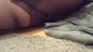 Cumming hands-free in my pantyhose