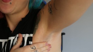 Lambe as axilas da Rainha Frostbittens