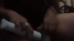 Jugando con mi consolador