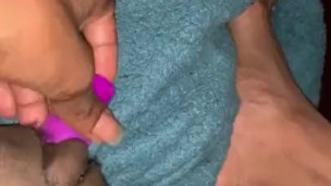 Cummin n Squirming... pretty feet