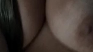 Jugando con mis tetas // playing with muy Big bobs