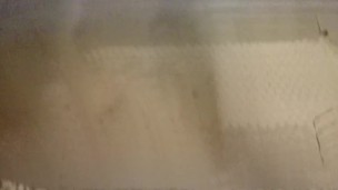 EXHIB #1 : je me touche dans les vestiaires de mon taf (presque surpris)!