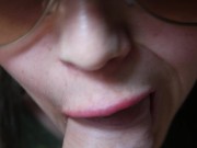 крупным планом сладко лижет язычком головку члена и стонет - Screenshot 7 of 16 - Close Up