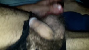 La familia viendo la tele y yo en la habitación follandome el culo