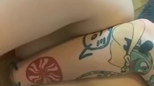 SEXY CURVY TATTOOED BLONDE BLOWS NAKED FART