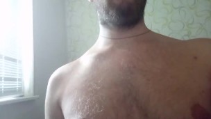 Прицепил прищепки на красивые соски
