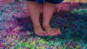 Dildo Tampling With Barefeet