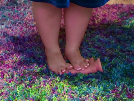 Dildo Tampling With Barefeet