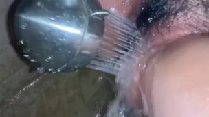 My hairy pussy fucking the shower head