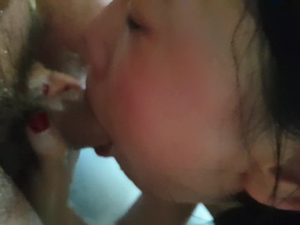 June Liu 刘玥 / SpicyGum : Cute Asian Student Practicing Chinese Massage in Bath (JL_002)