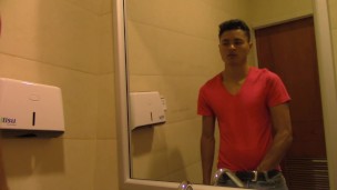 He masturbates and pulls the cum in the MIRROR of a public bathroom