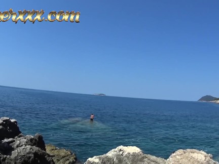 SNEAKY PUBLIC BLOWJOB in Croatia - Kiki Minaj