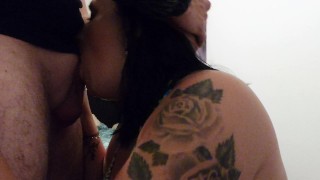 Hot Girl dá perfeito sacanagem Deepthroat Boquete e gosta de Ejaculação nela