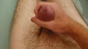 Straight masturbate cumshot in bath