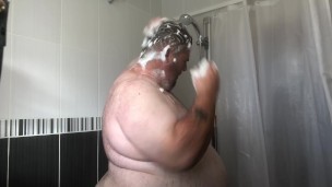 Superchub 550lbs taking a shower