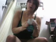 DRINKING MY OWN PEE FOR THE FIRST TIME #GROSS!