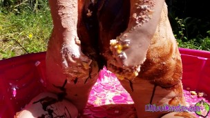 Mejor Kiwwi smashes CAKE under huge ASS to birthday! 2025