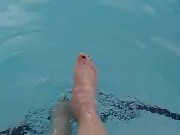 Kitty's splashes in pool - Screenshot 3 of 16 - Legs