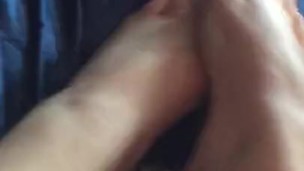 Put ur dick in between my feet