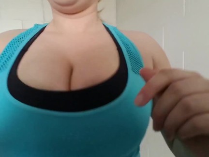 Amateur Gym Slut Bouncing and Flashing on Treadmill