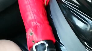 Mj se balade en voiture devant tous le monde