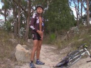 Ciclista Profesional No Aguanta Y Se Corre Sin Importarle Que Lo Miren