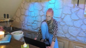 Girls4cock.com *** Girls Cums behind the Bar