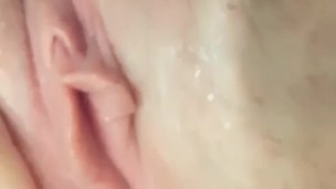 Amateur self pee in bath