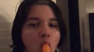 ftm seductively eating an iceblock bc i ran out of ideas