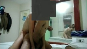 Branco peludo fode o rabo de moreno barbudo gostoso