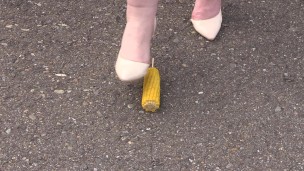 Crush-fetish. Thick legs in heels crushed the corn mercilessly.
