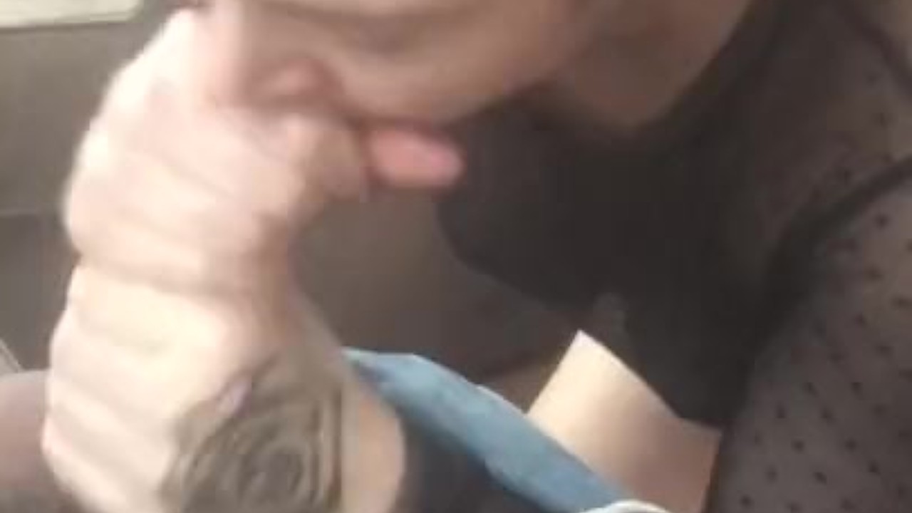 Un petit ami oblige sa petite amie à sucer la bite de son frère - Vidéo de sexe gratuite - RedTube