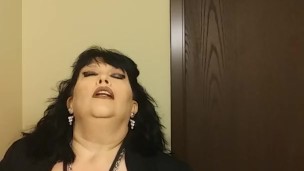 Milf orgasm at work