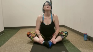 Seattle Ganja Goddess has a public workout at the gym for her ass shower