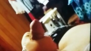 18 yo fiance jack's him off until he cums ;)