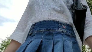 短いスカートの私のペニスが覗いてる