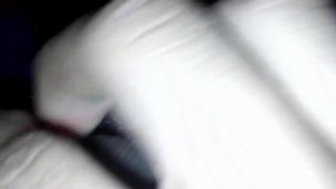 Rockero masturbándose