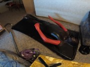 Vacbed play in vacbed with gloves