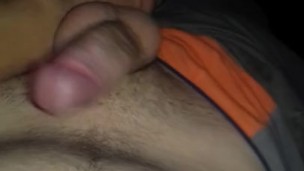 Дрочит и кончает