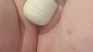 Fat juicy pussy cums in mins