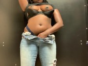 COLLEGE EBONY HAS PUBLIC ORGASM BETWEEN CLASSES 7/16