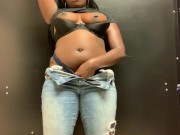 COLLEGE EBONY HAS PUBLIC ORGASM BETWEEN CLASSES 9/16