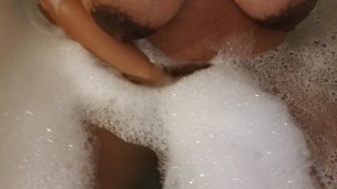 Wet titties