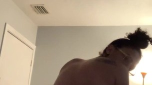 PRETTY HUSTLER CUTTIN UP