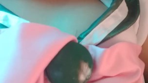 Jugando con mi dildo rico