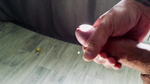 мощный оргазм, выстрел спермы из большого члена.
