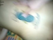 Me encanta masturbarme con un vibrador mientras me dan por mi culito