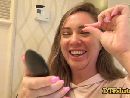 MADDY O'REILLY SUCKS AND FUCKS BACKSTAGE