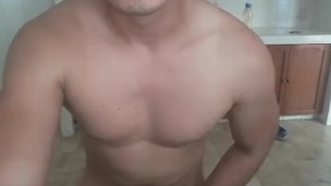 chico gay eyacula en casa sola