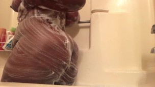 A lil bath tease